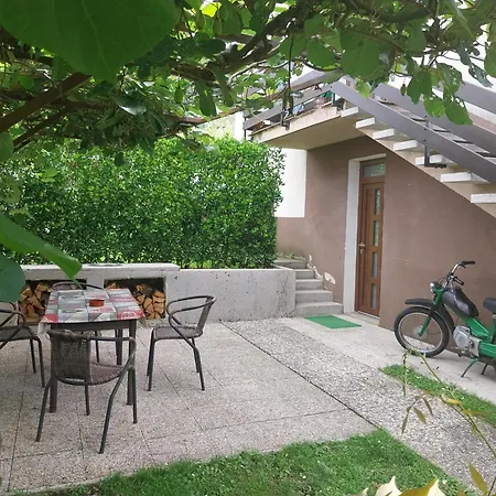 Gravitacija West Apartman *